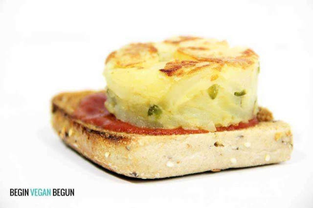 Tortilla de papa con pimientos (con harina de garbanzos)