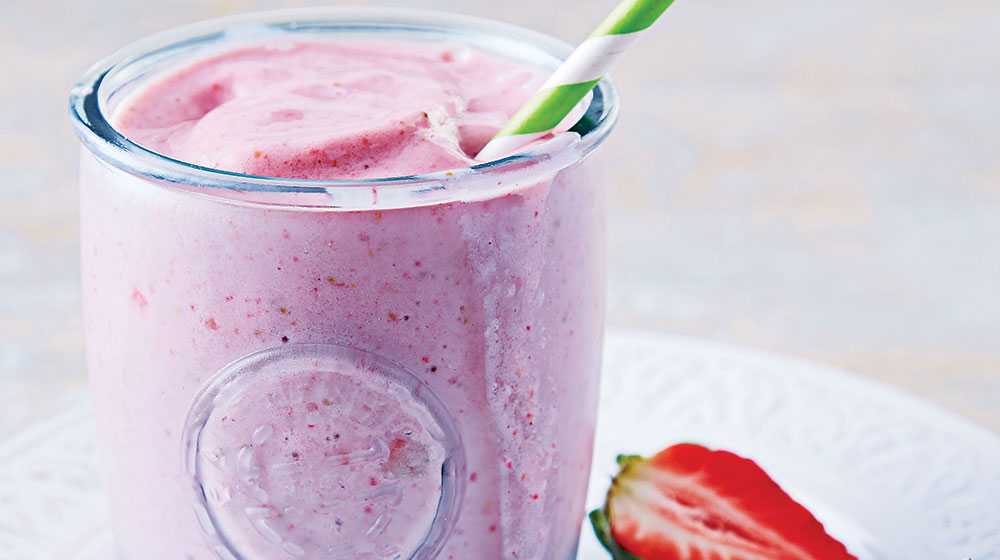 Smoothie de tofu, fresas y plátano