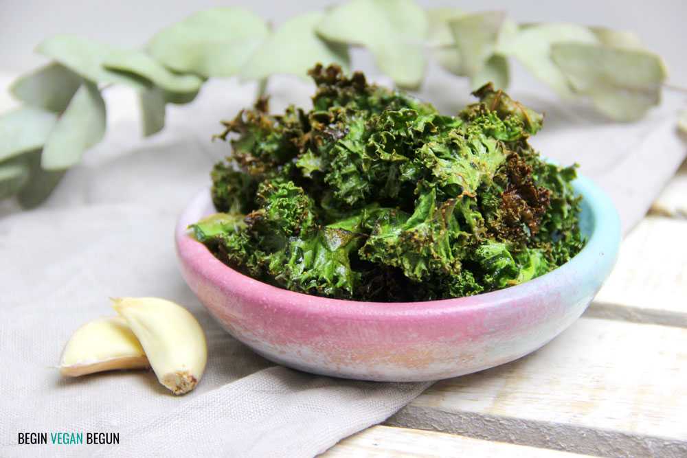 Chips de kale con ajo y pimienta