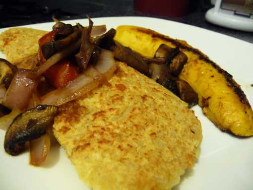 Tacu tacu con saltado de champiñones